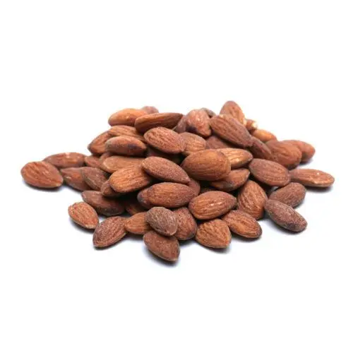 Чистые и качественные миндальные орехи готовы к