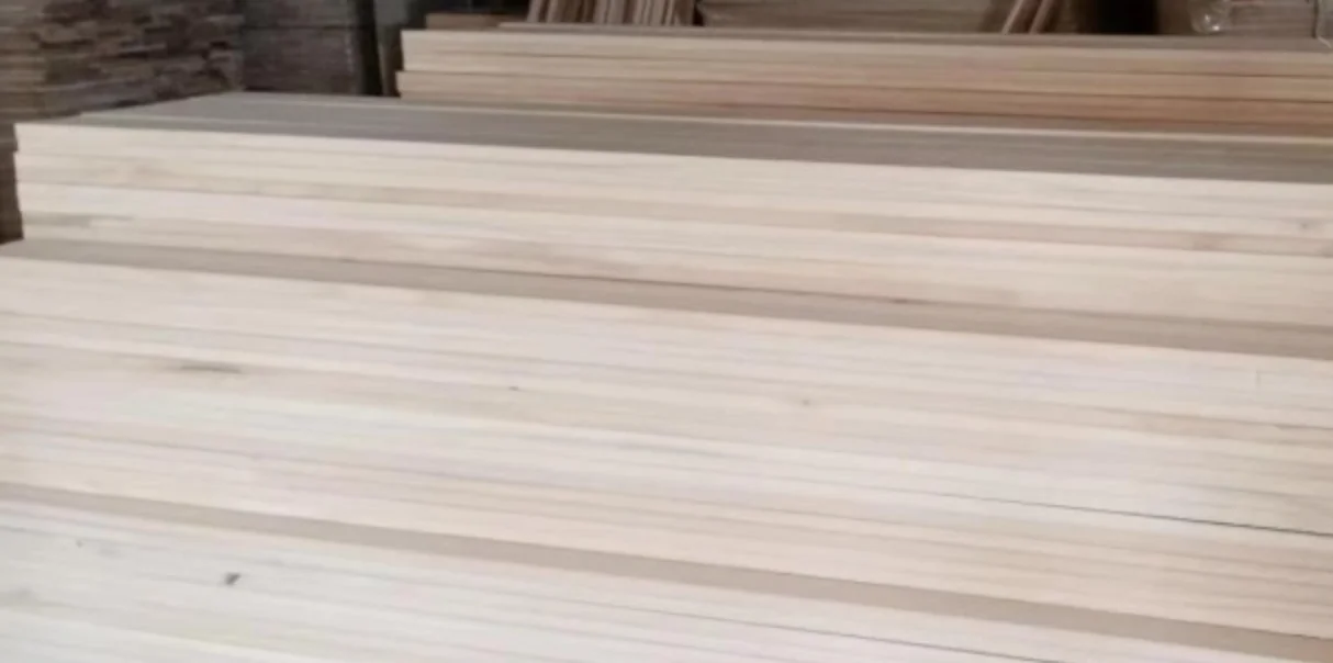 High Quality Spruce/ Pine Edged Boards Timber Solid Wood Boards Lumber