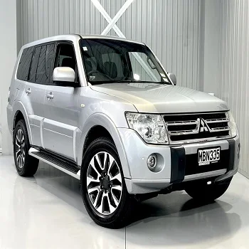 Спортивный внедорожник Mitsubishi Pajero для продажи