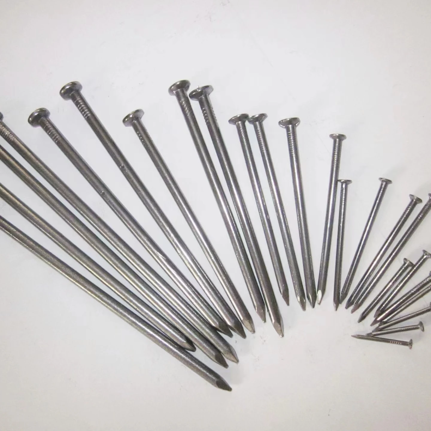 Manufacturer Direct Sale All Size Galvanized Common Iron Steel Nails 2.5 Inch Wholesale