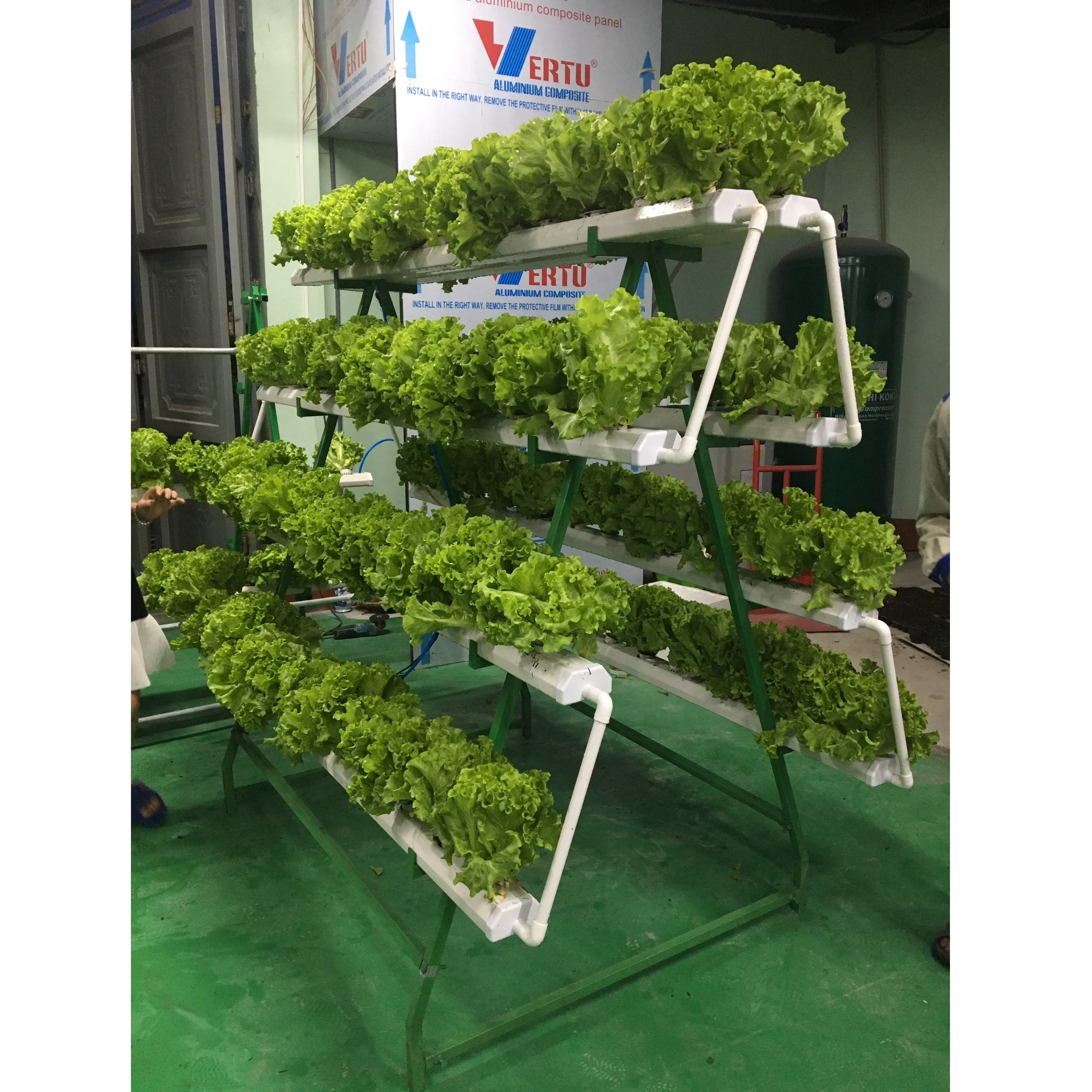 104 Planting Holes Garden Irrigation Plastic PVC Automatic Hydroponic Vegetable Growing System With Substrate