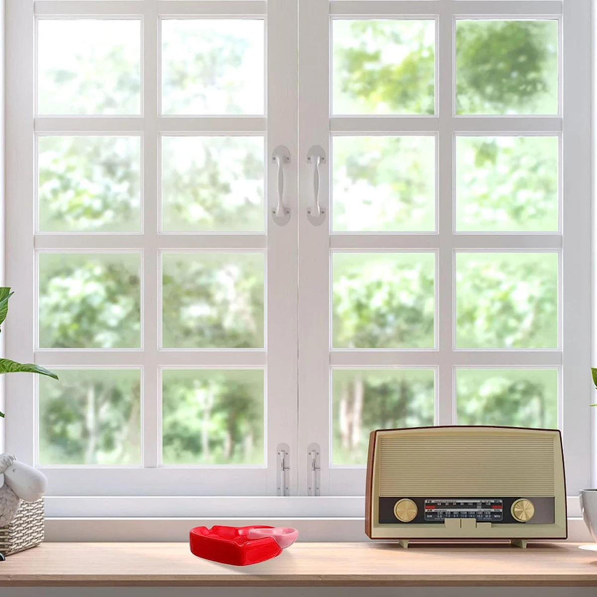 Custom Wholesale Cigarette Ashtrays Decorative Red Pink Heart Shape Ceramic Ashtray Multi- Function Cigarette Accessories