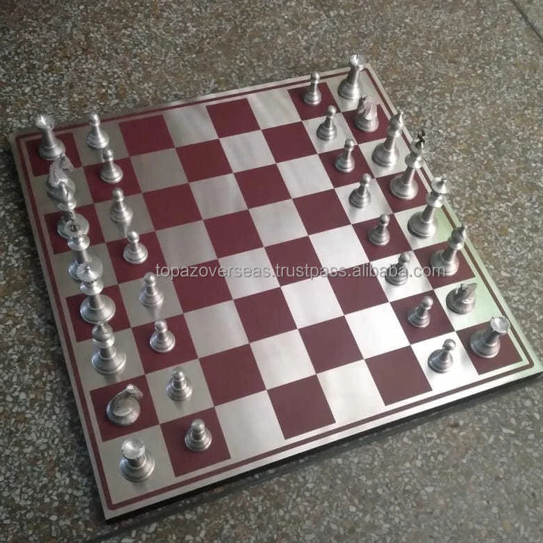 Handmade 32 pcs chess pieces and Board games for adult and kids