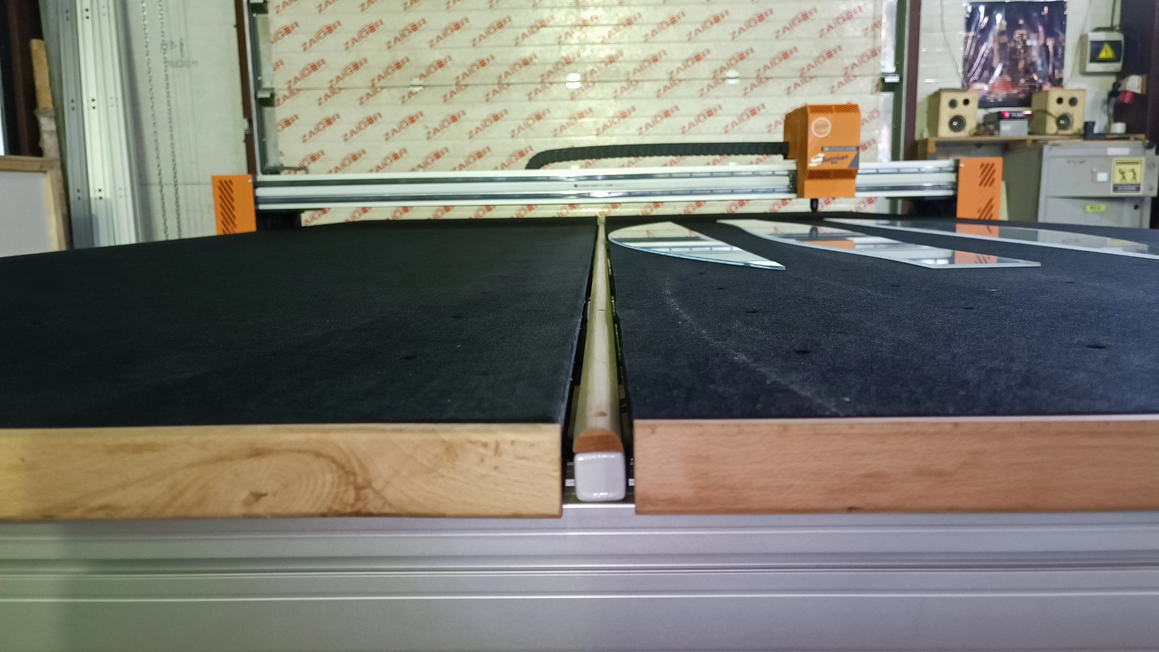 Professional CNC glass cutting machine Sherhan 1828 equipment for linear and curved cutting of glass and mirror sheets