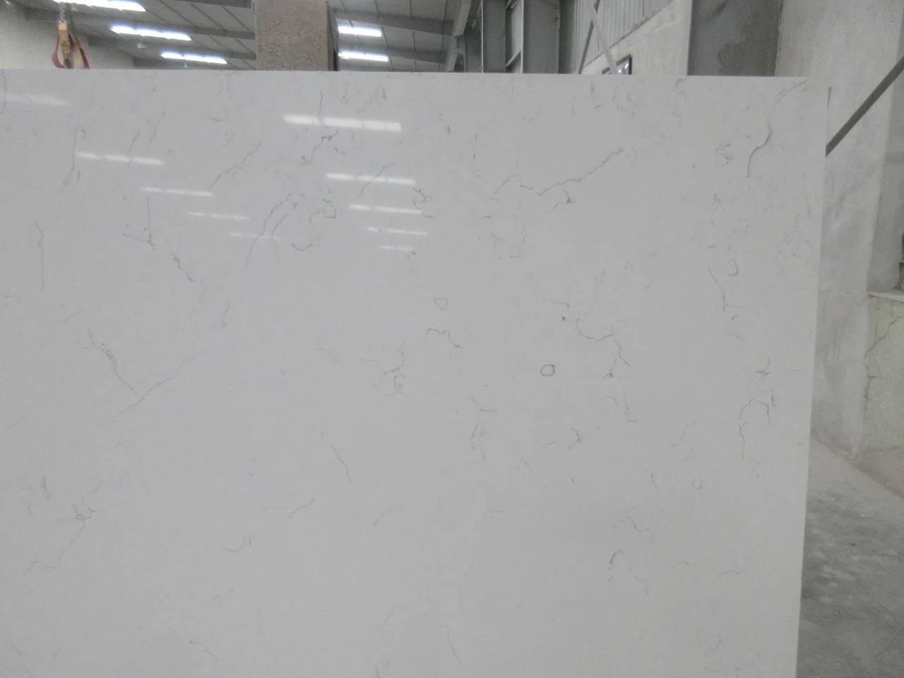 2023  Best Selling Engineered Modern Style Carrara White Quartz 20mm 30mm Slab Thickness for Countertop and Vanity Top