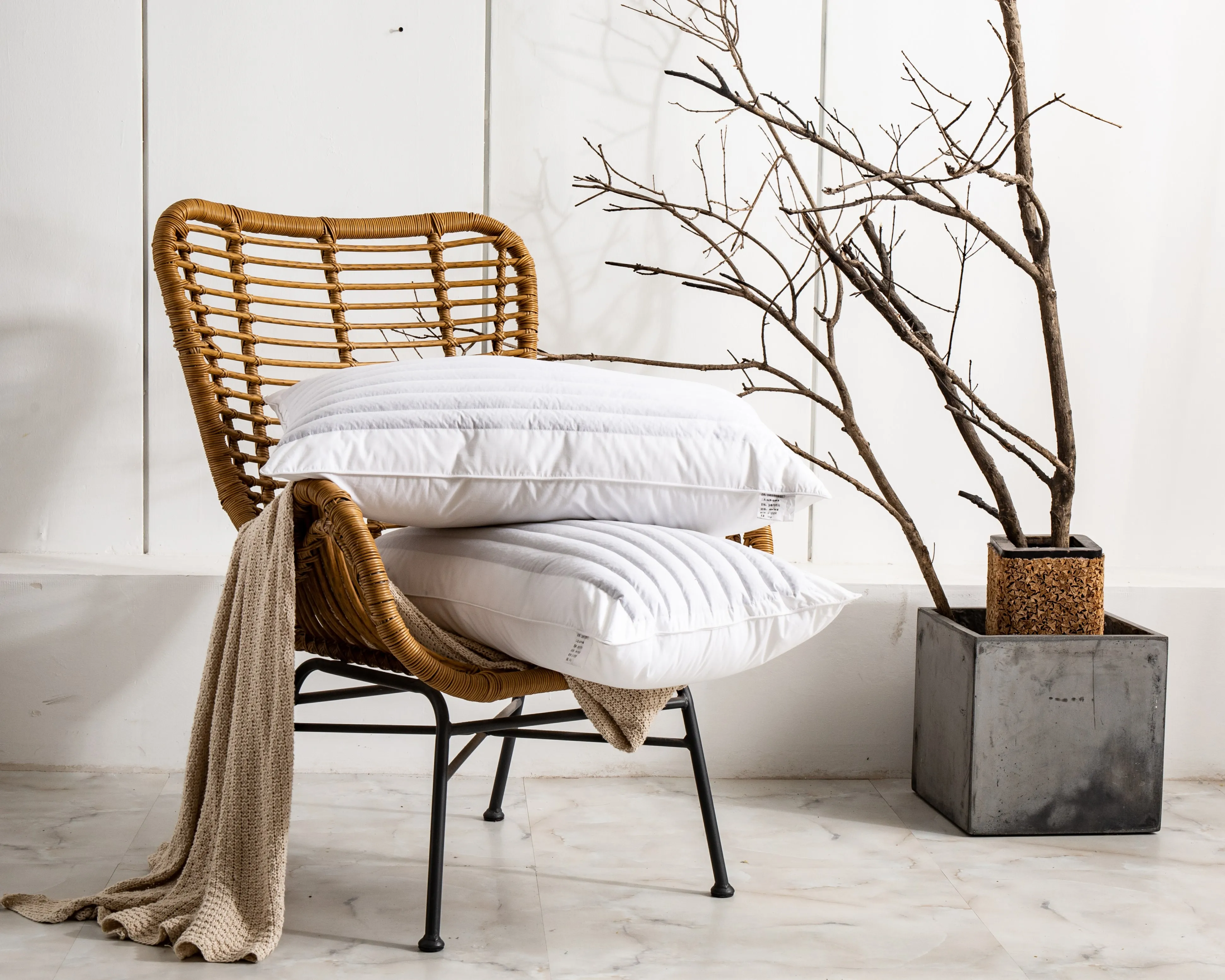 New Arrival Luxury Customizable Hotel Bedding Set Standard Peachskin Velvet Goose Alternative Fill High Comfort Woven Cotton