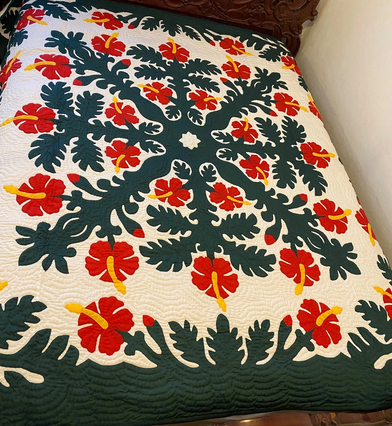 Hawaiian handmade quilts bedspread/wall hanging in red hibiscus hand quilted and hand appliqued.