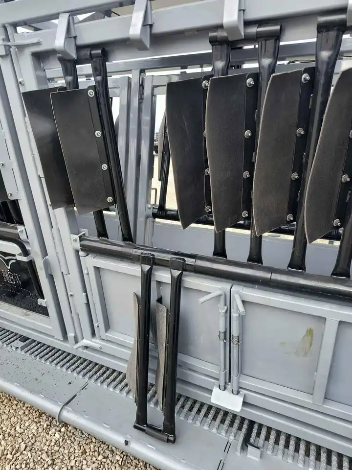 Legacy Hydraulic Cattle Chute
