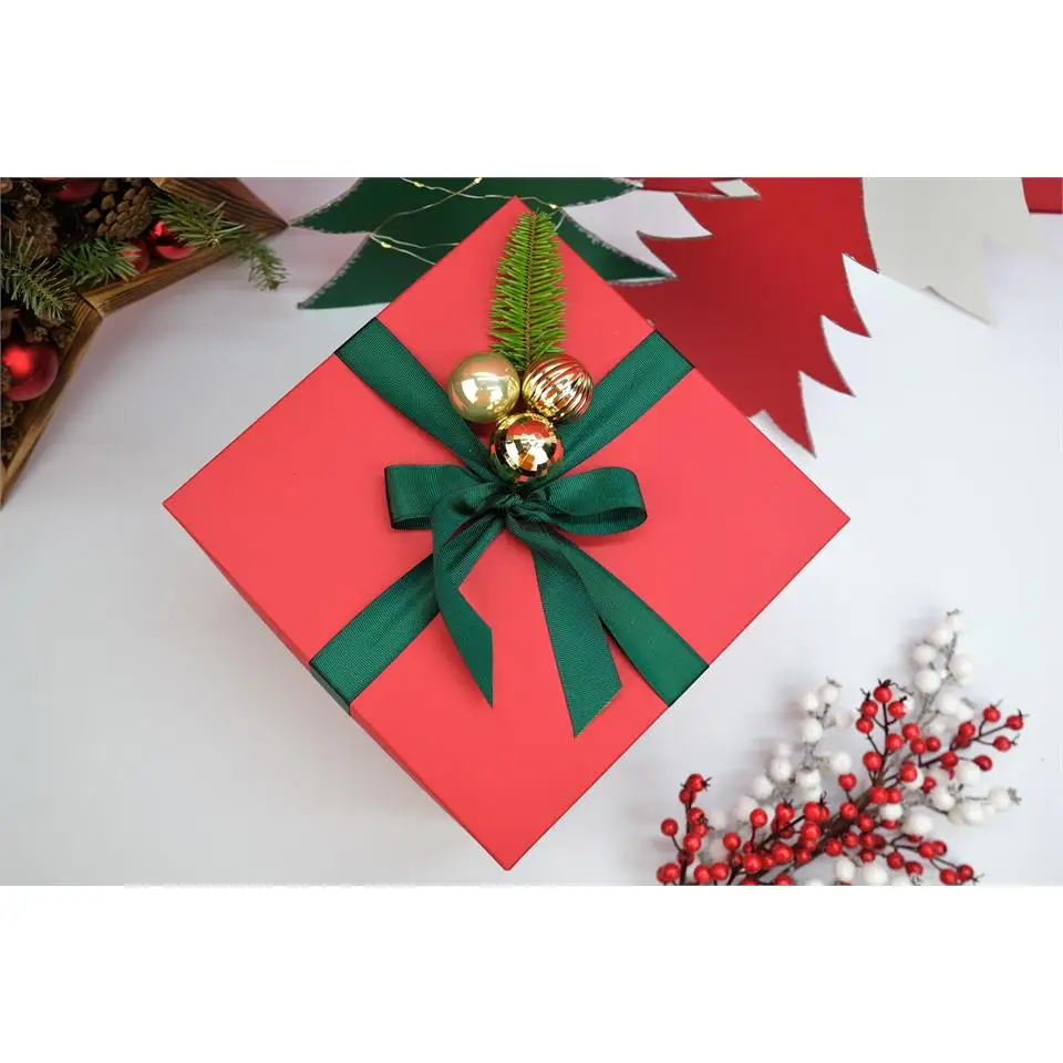 Free Design Custom Christmas Decoration Chocolate Candy Gift Packaging Boxes Corrugated Paper Box for Christmas Gift