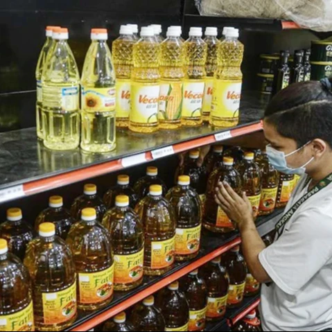 Natural PALM OLEIN CP 10 LOW COLOR VEGETABLE COOKING OIL 100% HALAL PALM OLEIN CP8 COLD PRESS OIL sunflower cooking oil