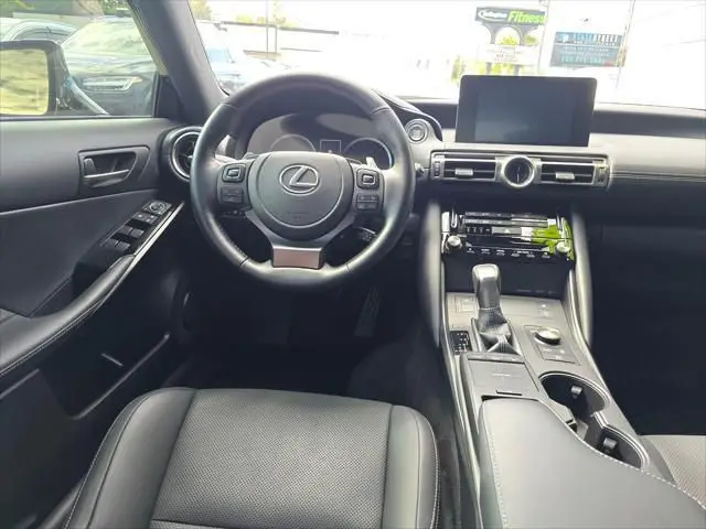 Используется чистый 2023 Lexus 300 6-Скоростной автоматический