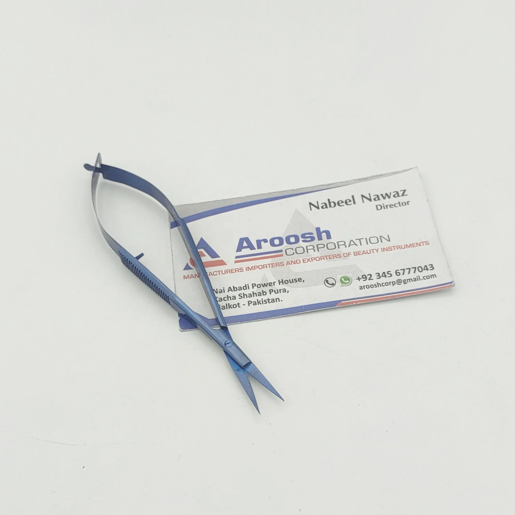 4.5 Inch Grade Stainless Steel Plasma Blue Spring Action Snips Curved Tip Eyebrow Scissors with Sharp Blade for Thread Cutting