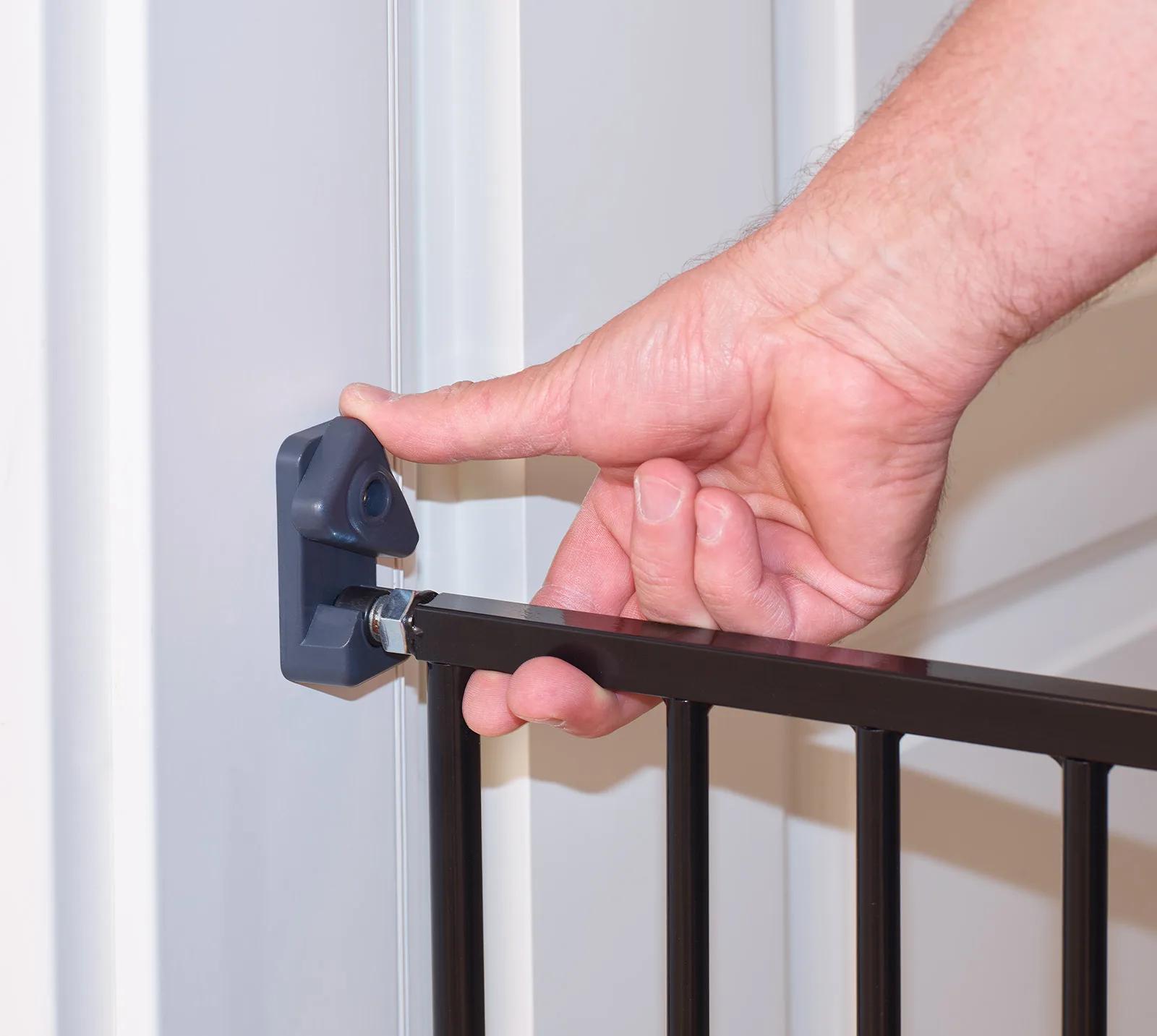 High Quality Retractable Iron Baby Safety Gates New Model Metal Security Fence for Stairs Wholesale Kid Protection Made Turkey