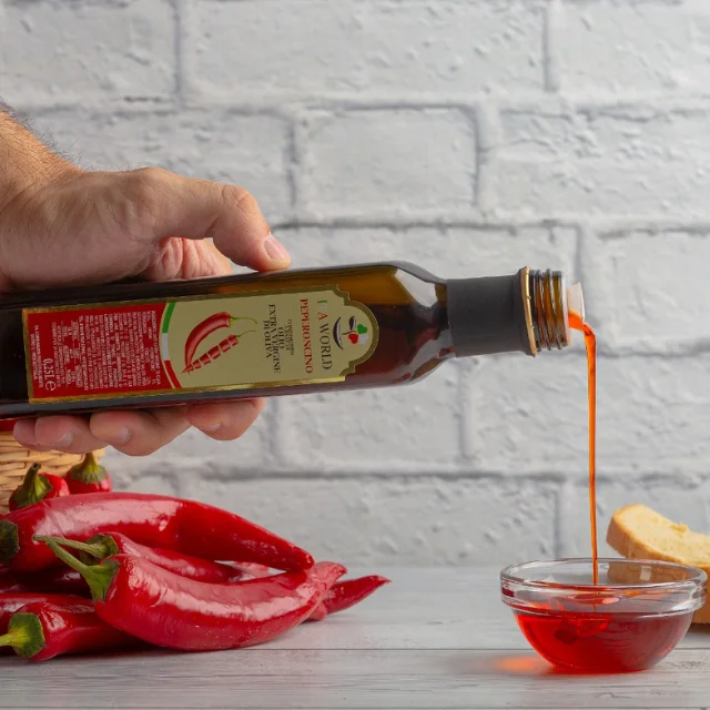High Quality Extra Virgin Olive Oil Made in Italy Flavored Chilli Itaworld For Restaurant and Private Label
