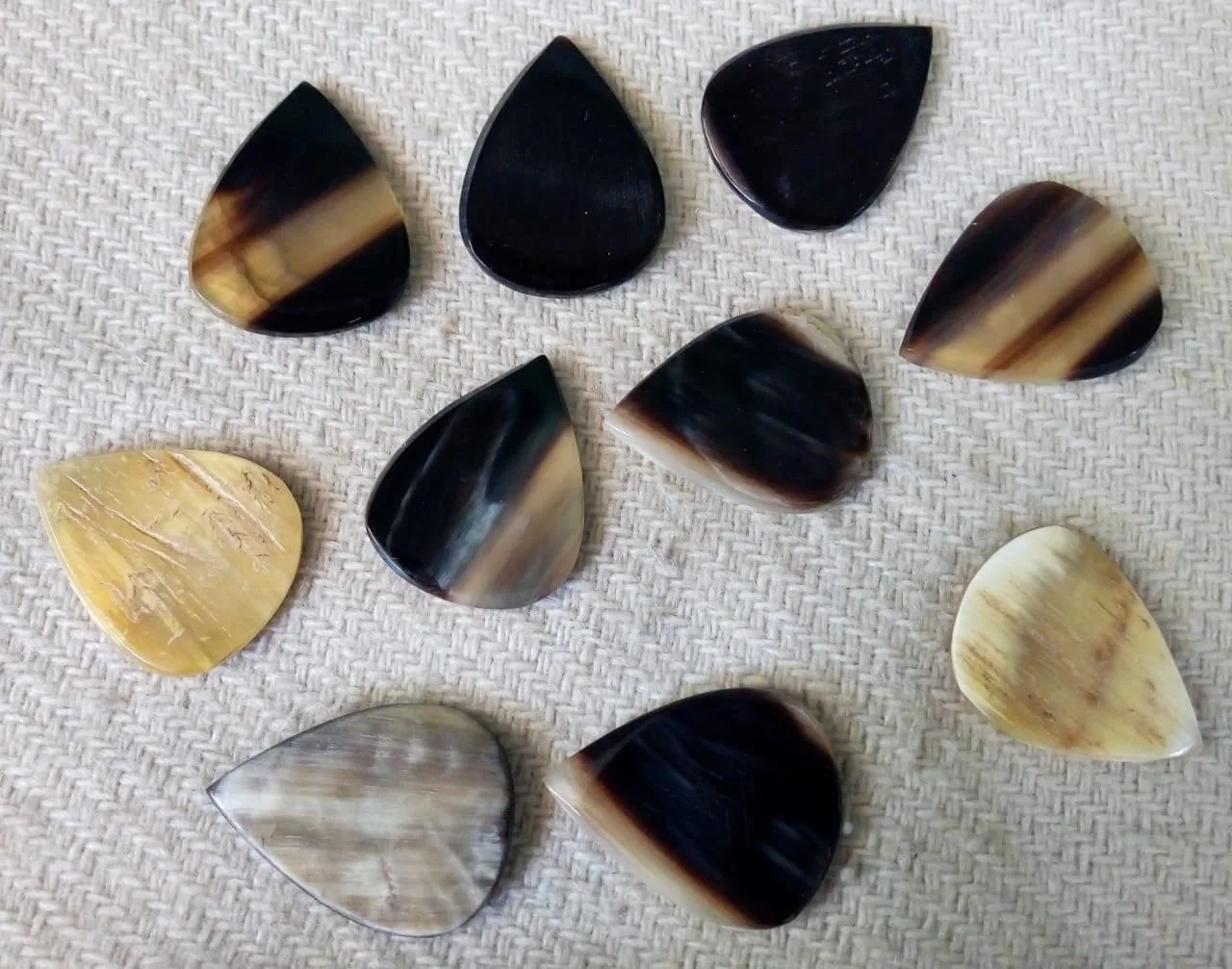 Natural Handmade Buffalo Cow Horn Guitar Picks Use For Amazing Music Natural Crafts Music Guitar Picks