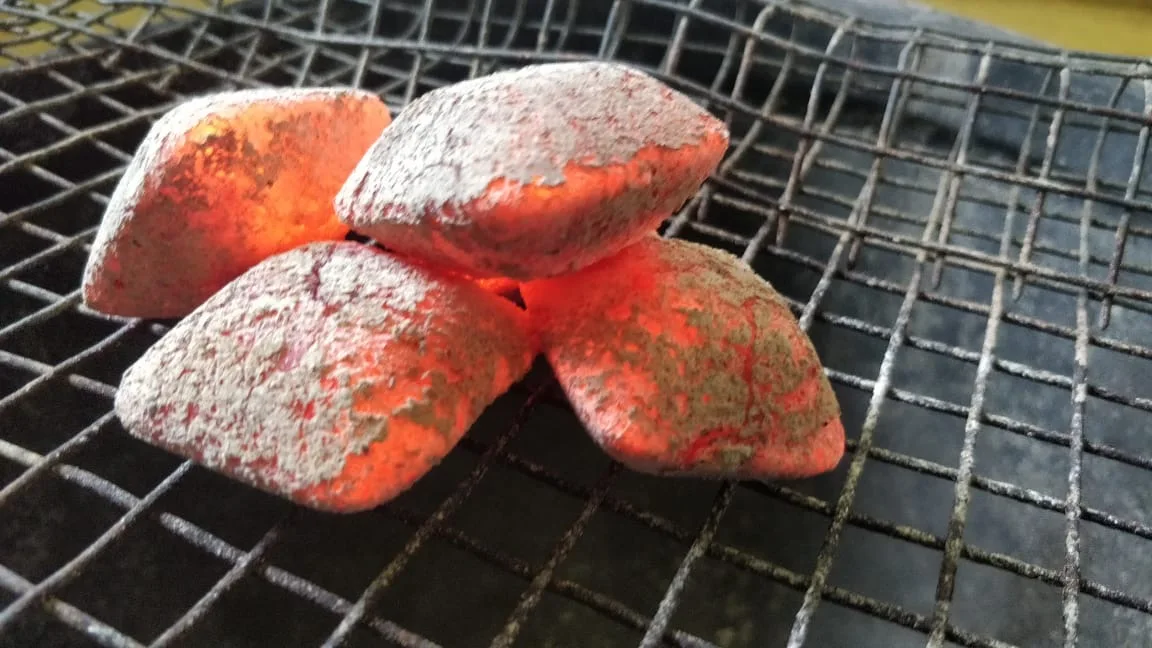 Easy Light Coconut Coal BBQ Charcoal Pillow Charcoal Briquettes For Netherlands