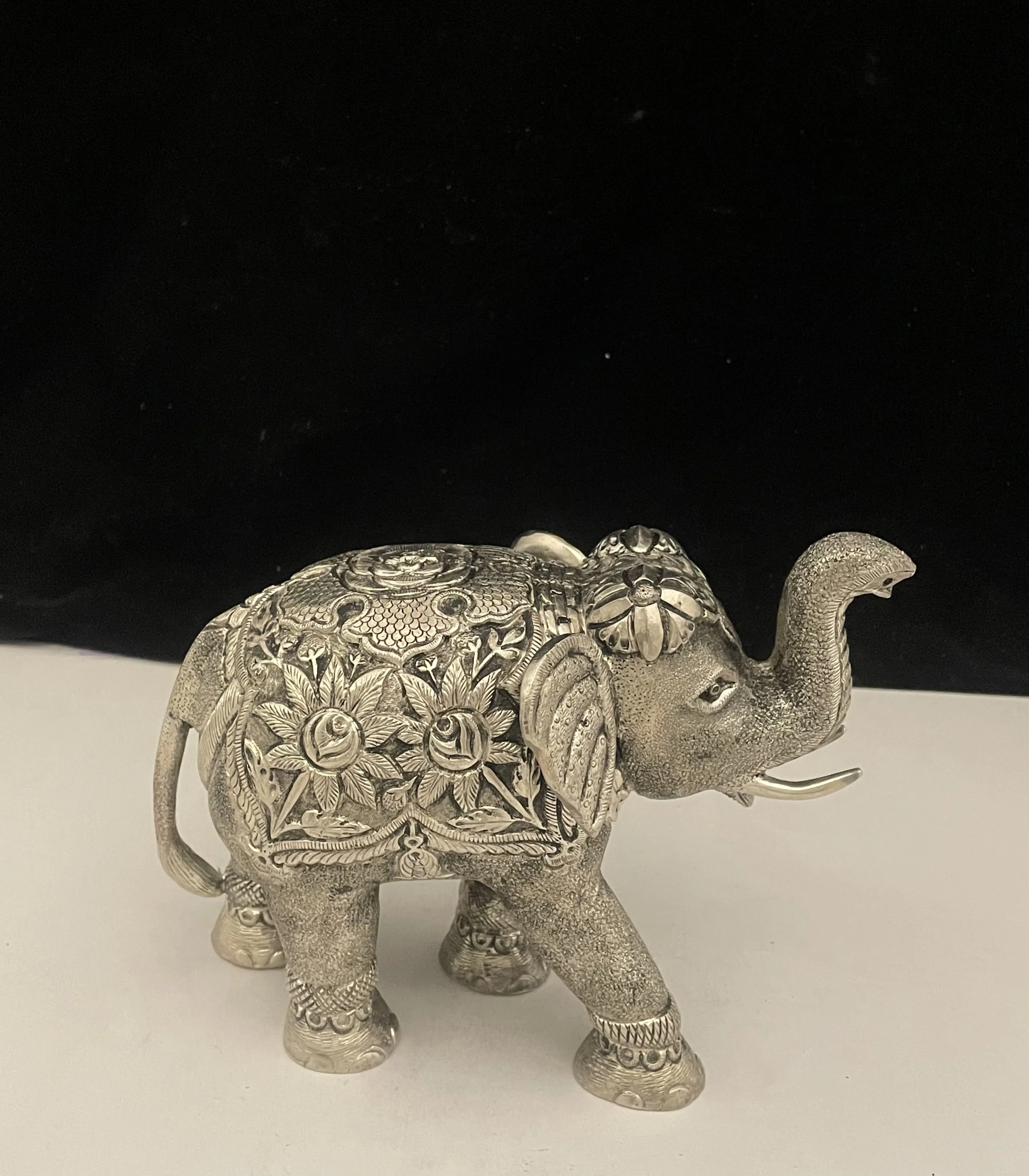 New design Vintage elephant figurine Handcrafted elephant Handmade metal silver finished Royal elephant statue home decor