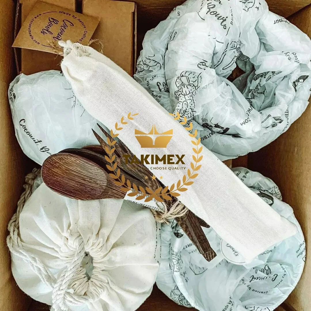 High quality best selling coconut candle soy wax scented candle in coconut shell bowl From Takimex Vietnam