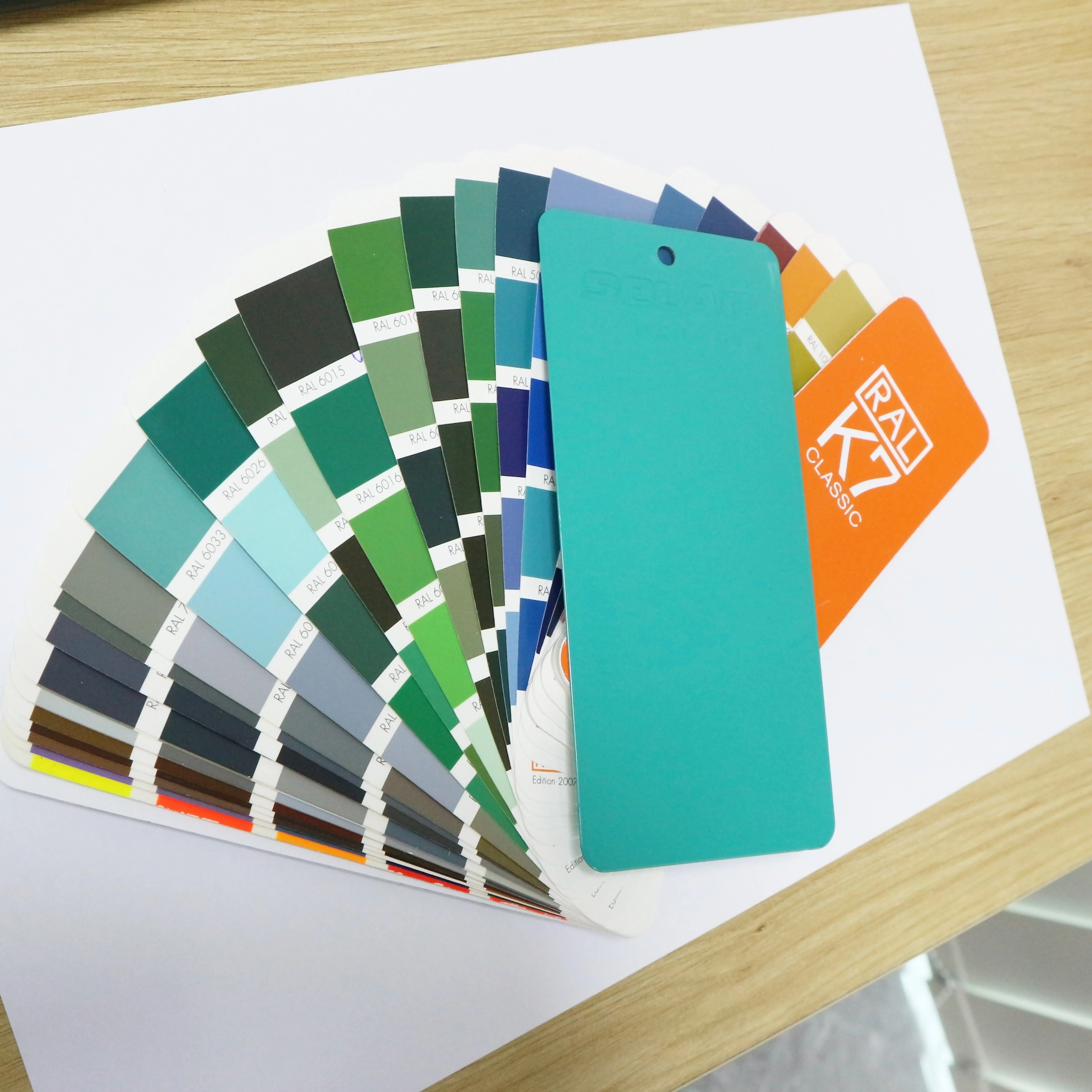 Vietnam Free Sample High Quality High Gloss Ral 5018 Electrostatic Powder Coatings Spray Paint for metal furniture