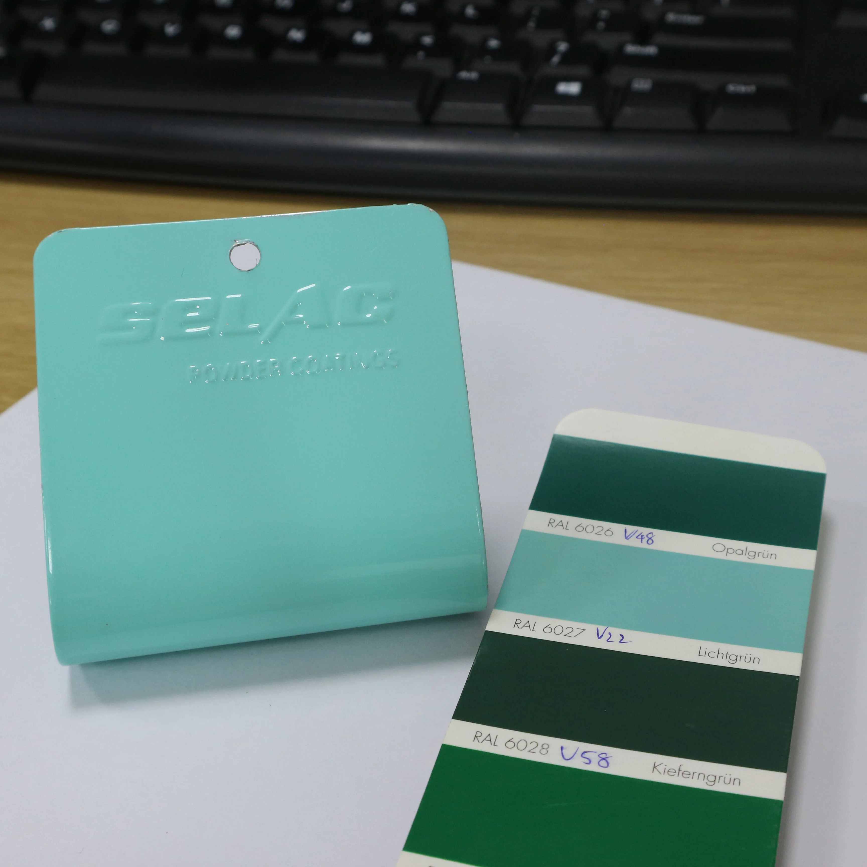 Free Sample Support ODM OEM Manufacturer Electrostatic Powder Coating Spray Paint for Aluminum