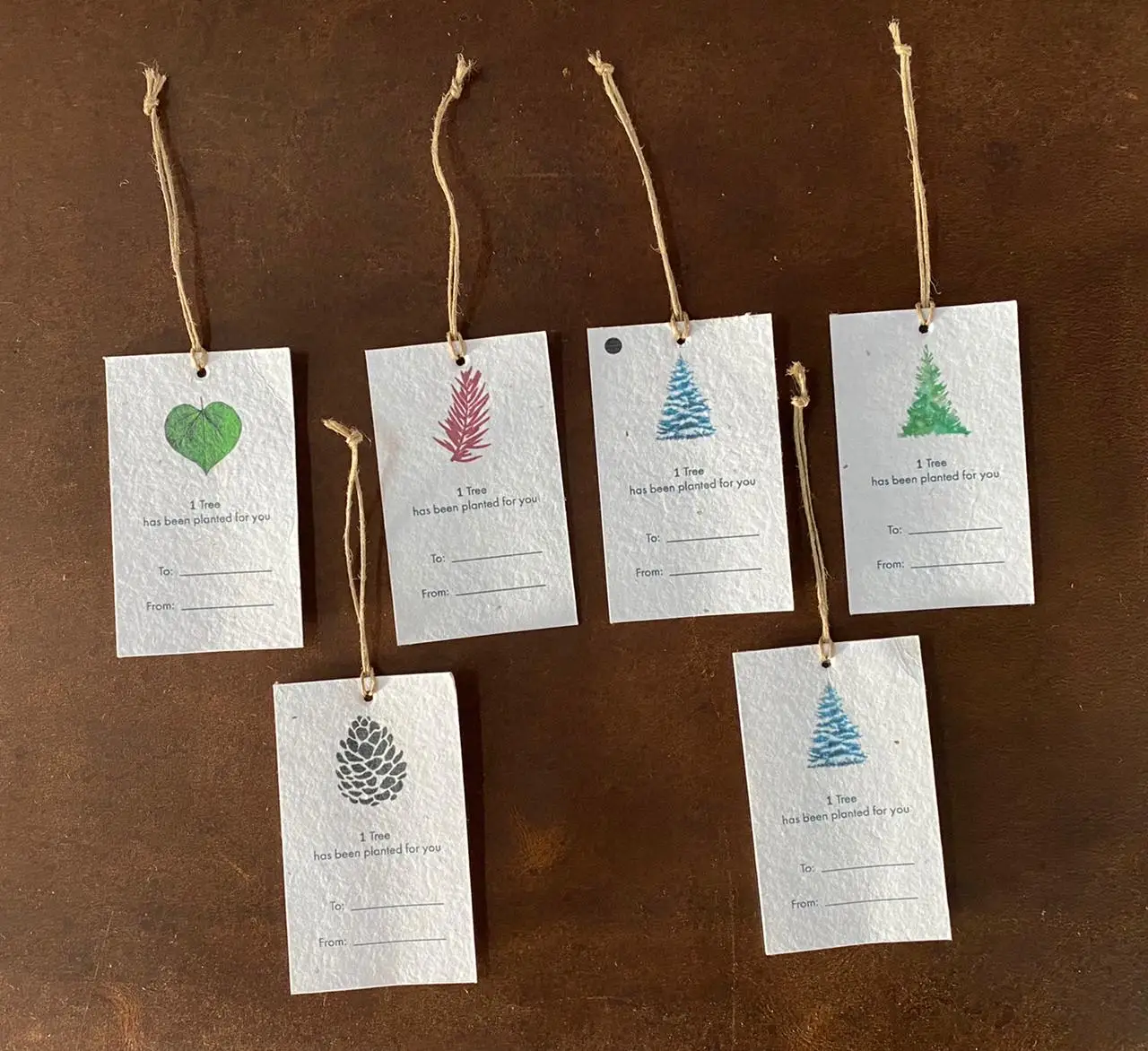 Eco Friendly Recycled Fashion Garment Paper Hang tags Custom Clothing Label Hang Tag USA UK CANADA