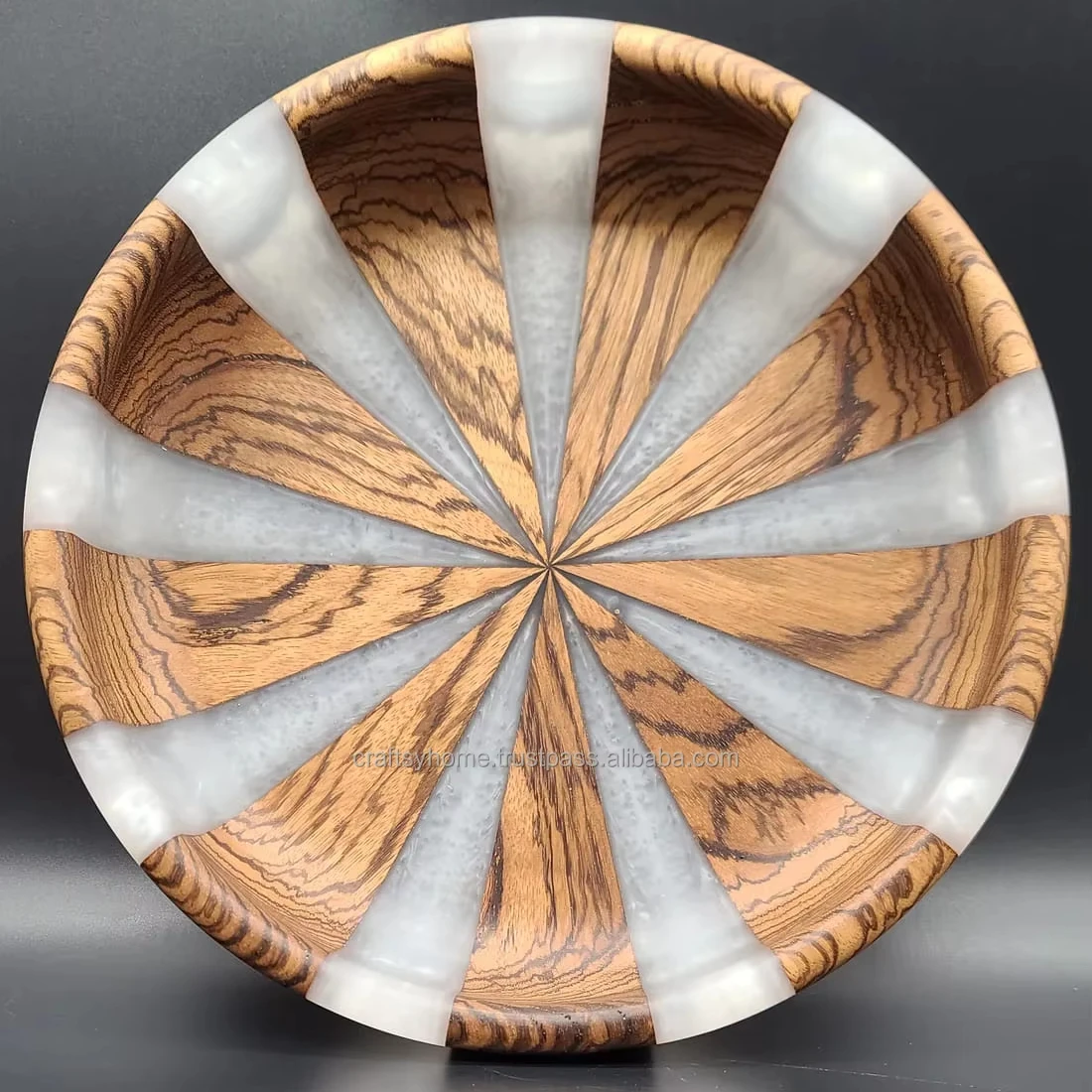 Decorative Natural Edges Round Wood and Epoxy Resin Crafts Serving Trays gifts Crafts Home Hotel Breakfast Serving Trays