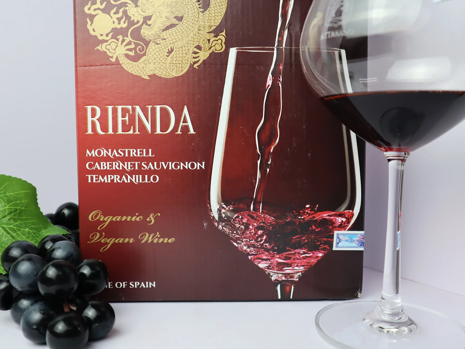 Packaging container box selection weight vegan style organic shelf origin type wine gift box Rienda from Spain