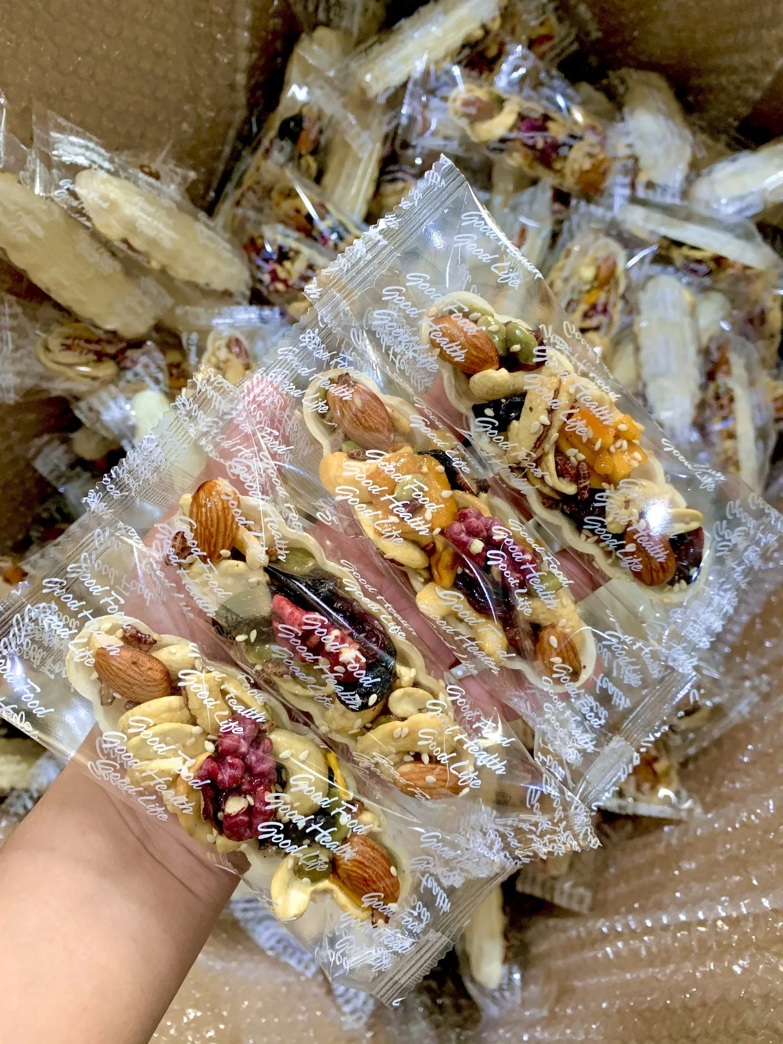 Лучшая закуска вьетнамские хлопья здоровое мясо капок микс сухофрукты мюсли коричневый рисовый пирог с лодкой мс Амелия + 84855014447