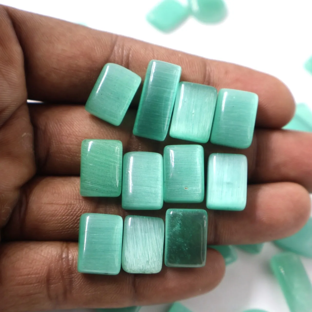 Wholesale Natural Monalisa Crystal Handmade  Monalisa Crystals Healing Stones Crafts For Decoration Monalisa Mix Lot