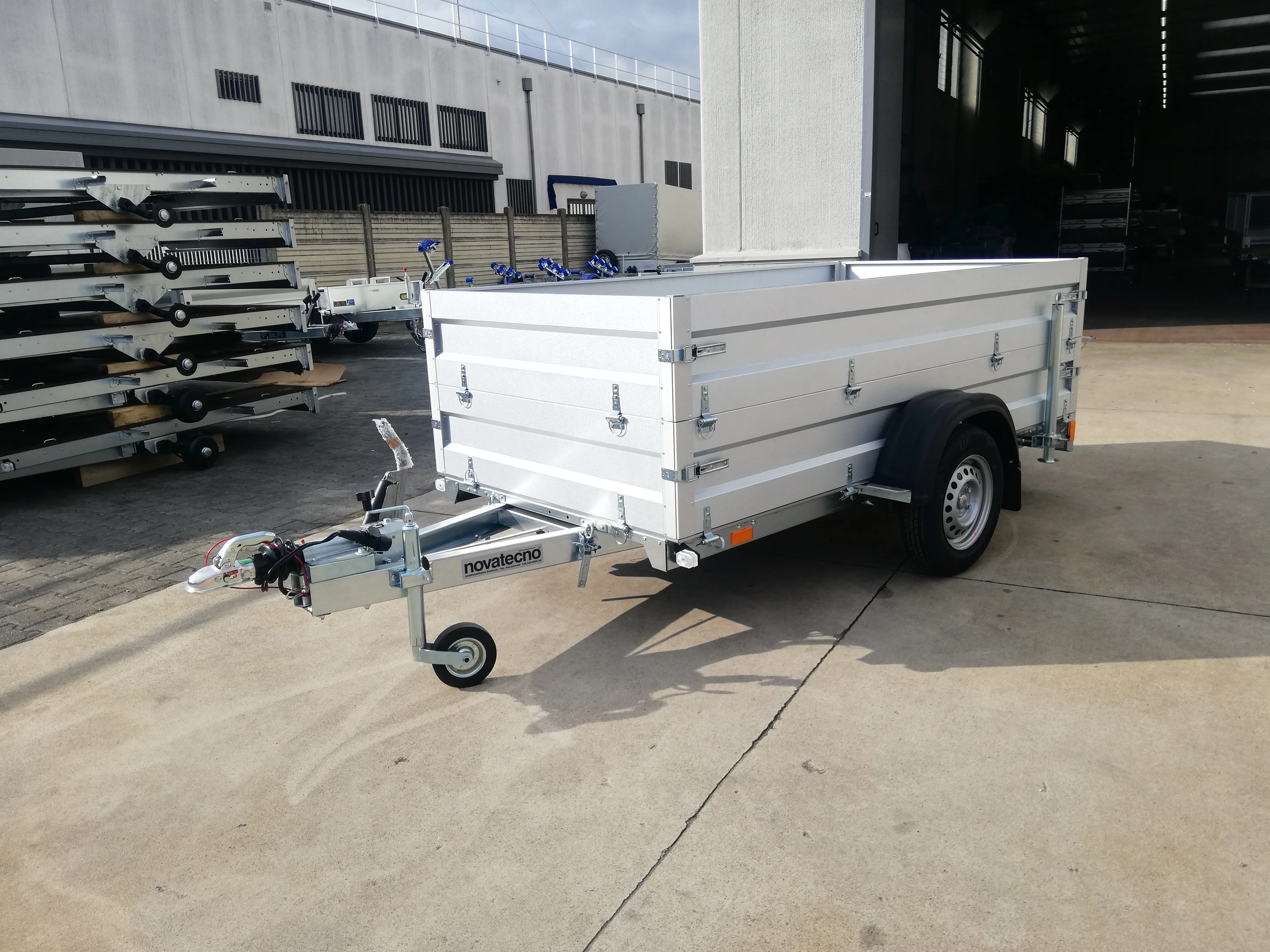 Italian quality trailer ideal for work modern and compact type of trailer 275/276 CARGO 220