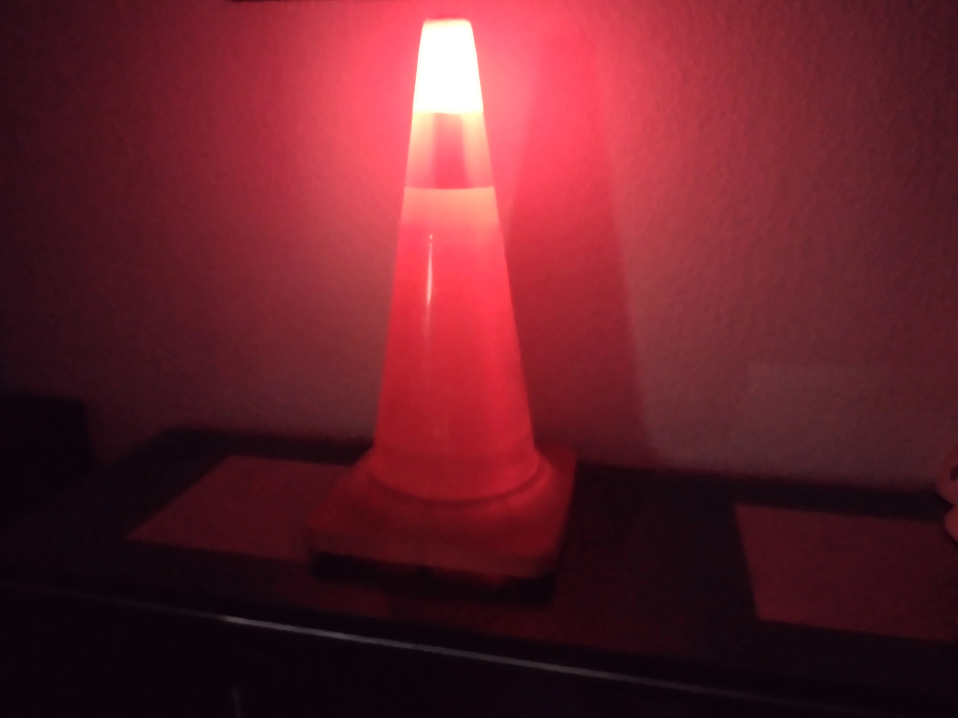 High quality   Solar Traffic cone Ttraffic cones with reflective Orange cones 28 inch