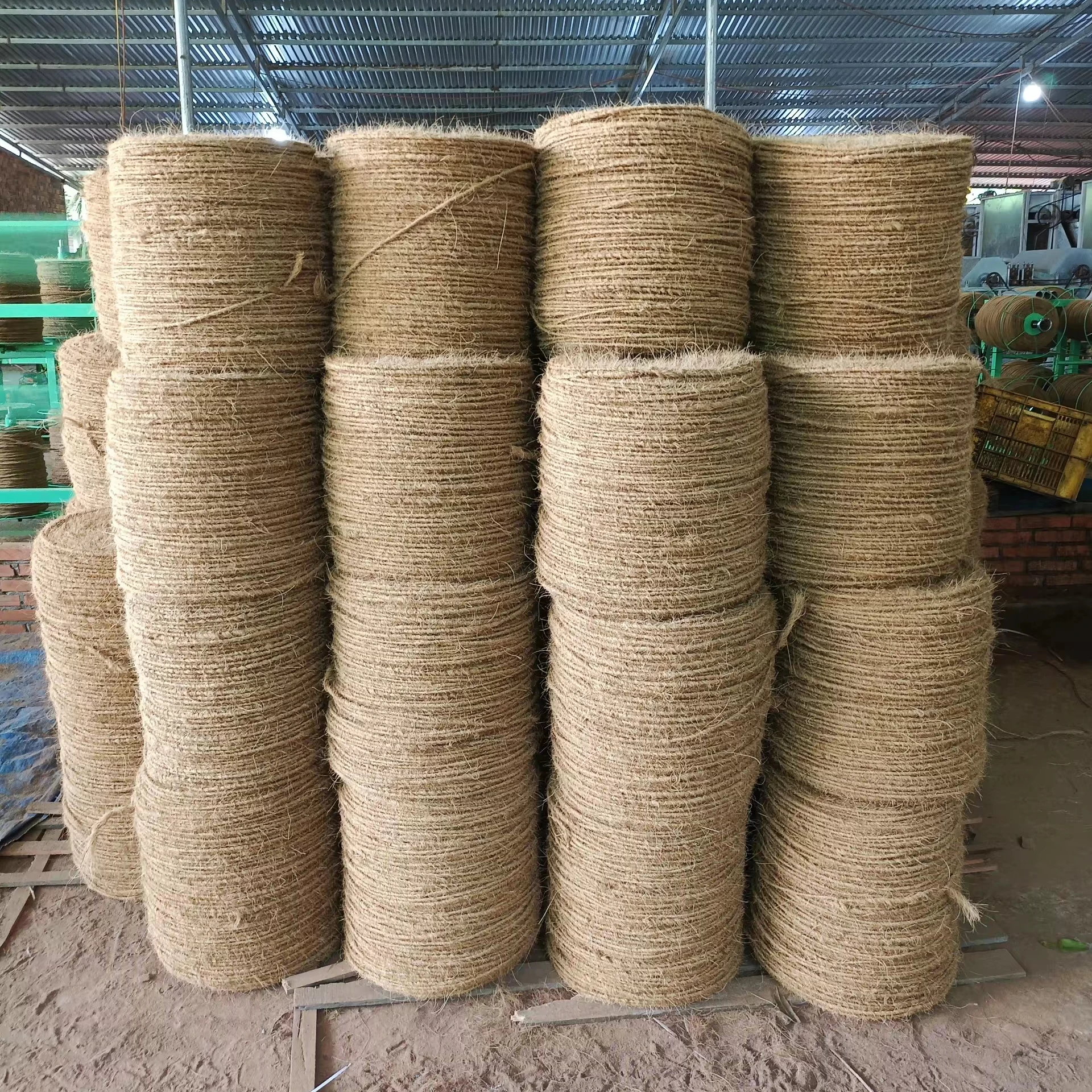 Hot Sales 2024 ECO Friendly export Coconut Coco coir rope 5-6mm 100% natural with customized thickness from Vietnam factory
