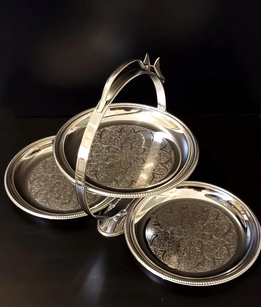 Creative design metal handcrafted folding 3 plate cake stand for home and restaurant uses