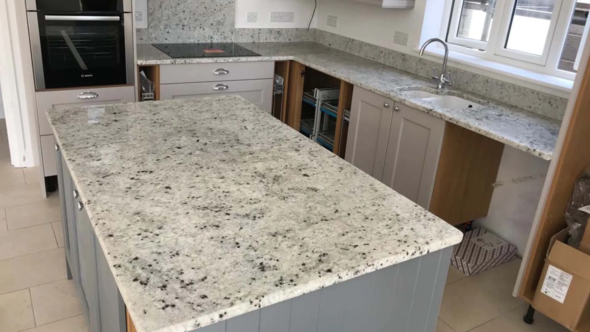 Colonial White Granite slabs tiles  for countertops