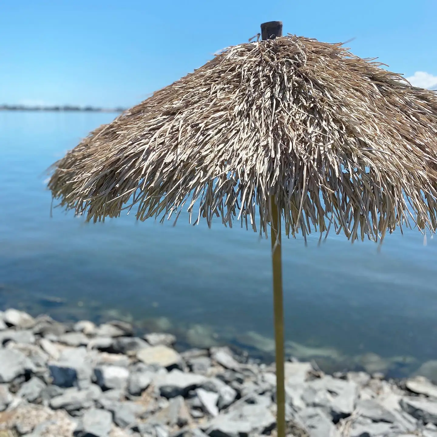 Foldable canopy bamboo thatch natural palm raffia straw umbrella wholesale beach sun parasols from Vietnam