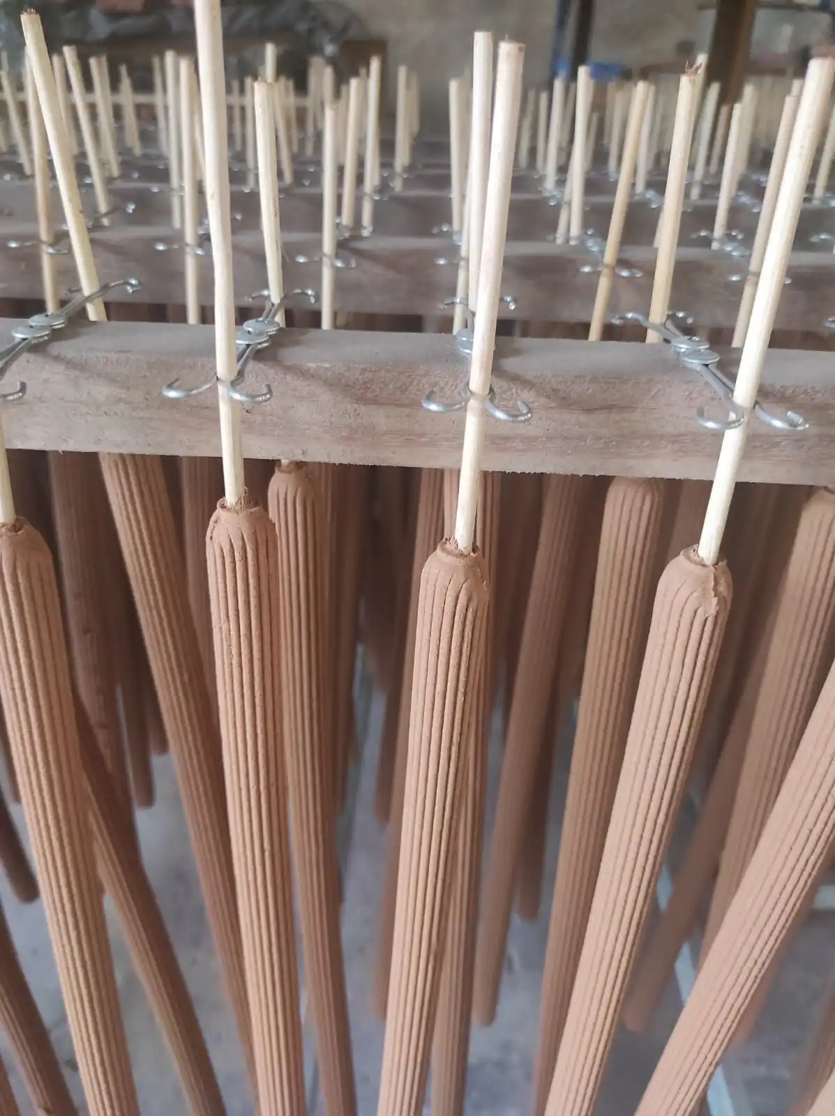 BIG STRIPE INCENSE STICKS, LONG TIME INCENSE STICKS  12, 14, 16 HOURS NATURAL INCENSE STICKS VIETNAM PREMIUM QUALITY