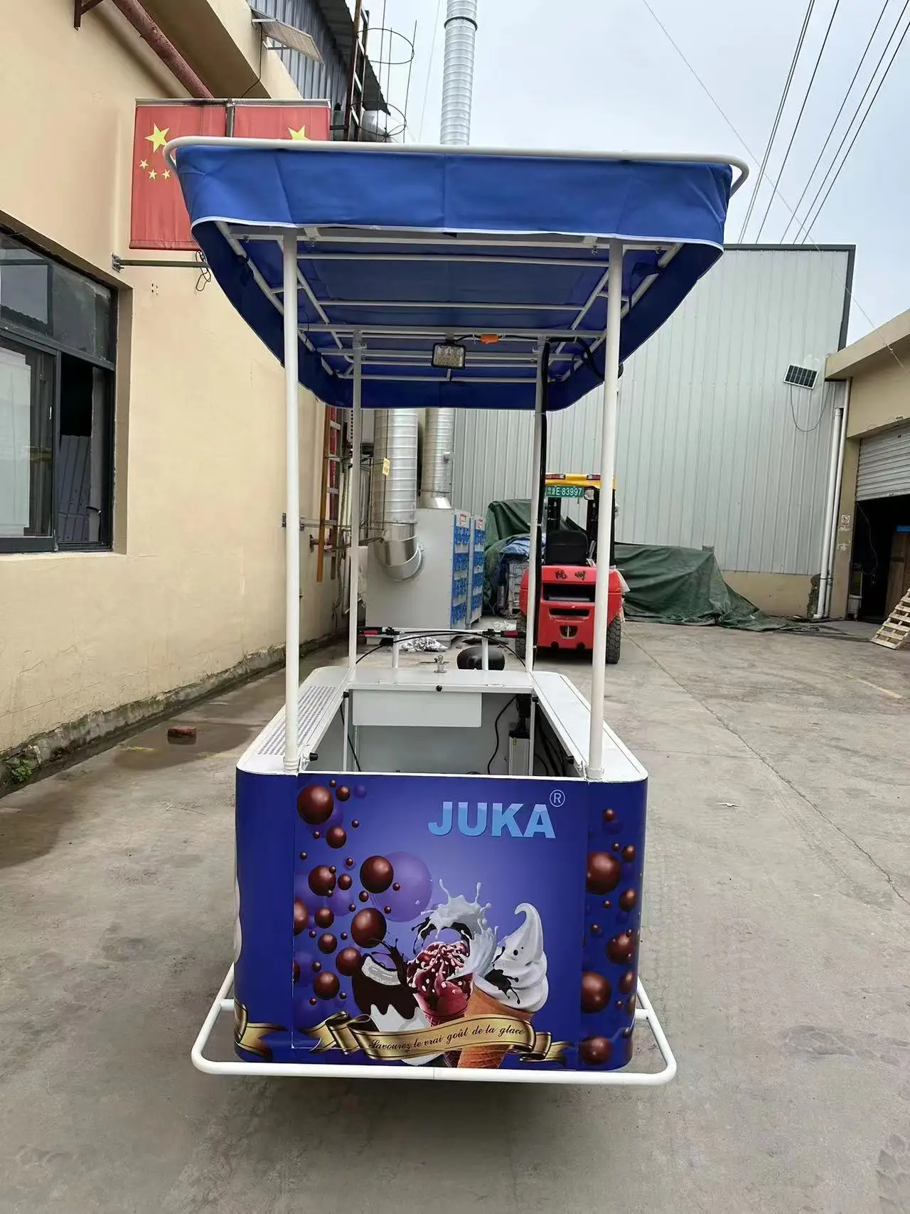 DC 12V24V 208 liters three wheels solar  ice cream bicycle  rickshaw  ice cream canopy cooling drinks  customized colour