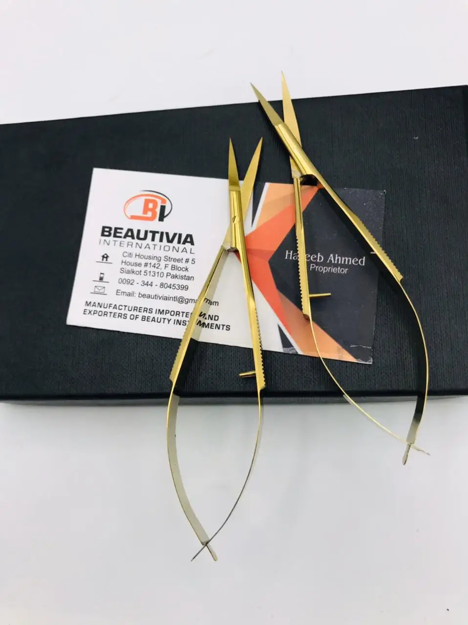 Gold Plasma Spring Scissors Extra Sharp Curved Stainless Steel Blade Russian Solid Cuticle Scissors for Nail Application