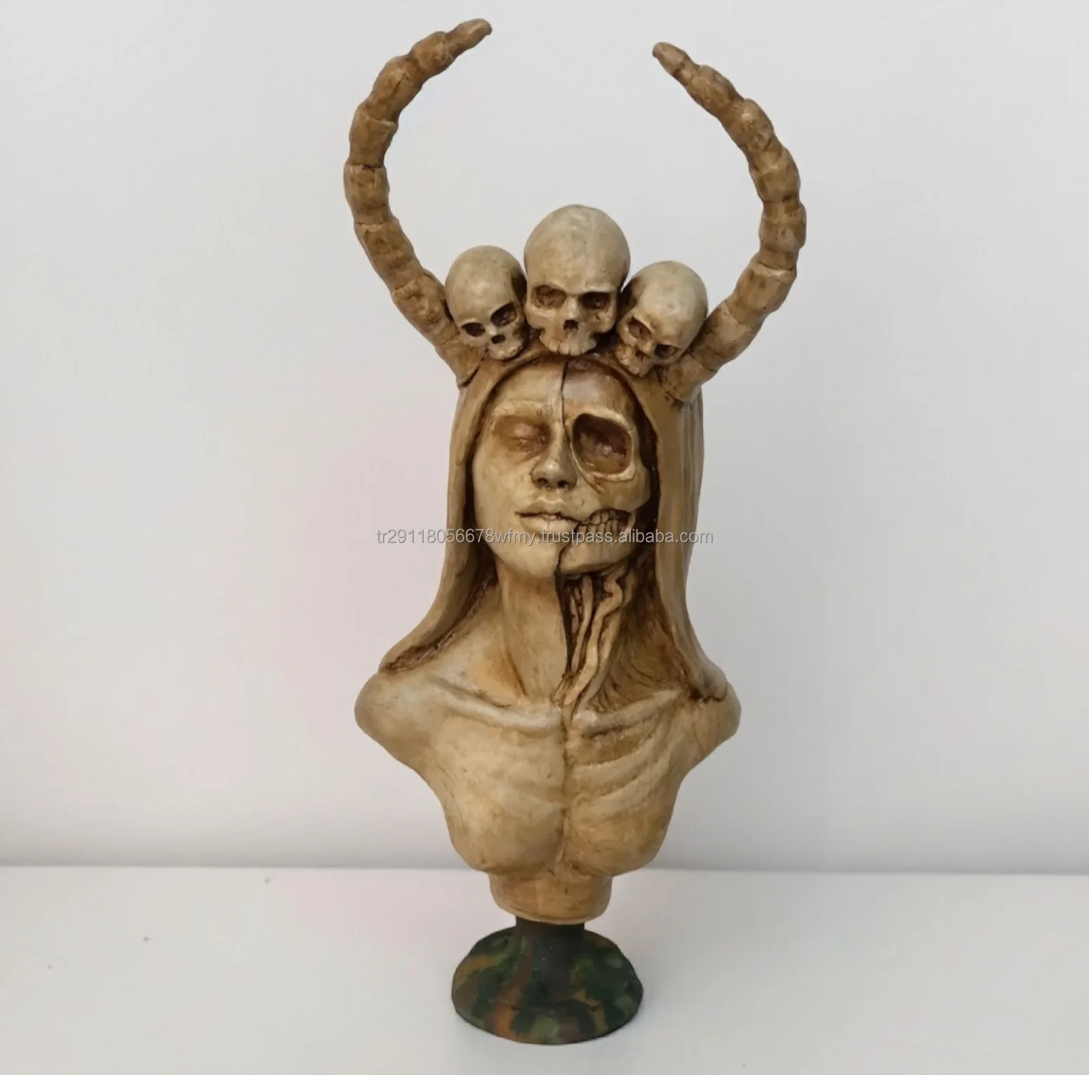 Skull Detailed Woman Lilith Bust Statue Unique Gothic Skeleton Spooky Home Interior Decor Resin Sculpture Restaurant Hotel Room