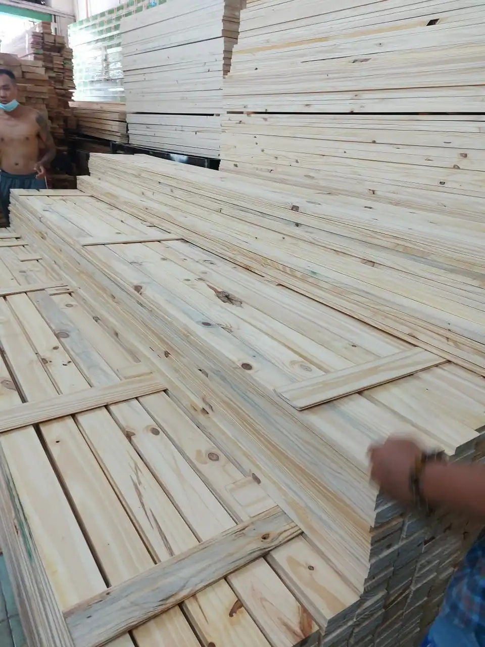 4-in x 4-in x 8-ft Spruce / Pine / Fir S4S Kiln-dried Lumber For USA market
