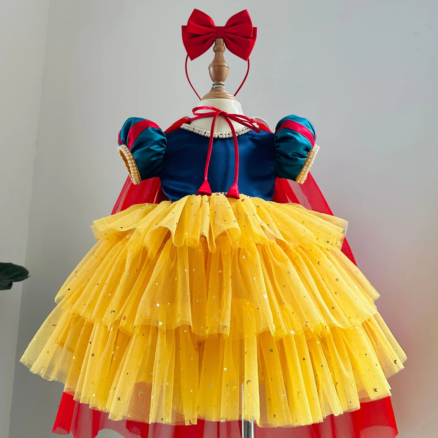 High-Tiered Three-Tiered Princess Outfit Baby Girls Large Size Cartoon Snow White Cape Dress Autumn Party Mesh Fancy OEM ODM