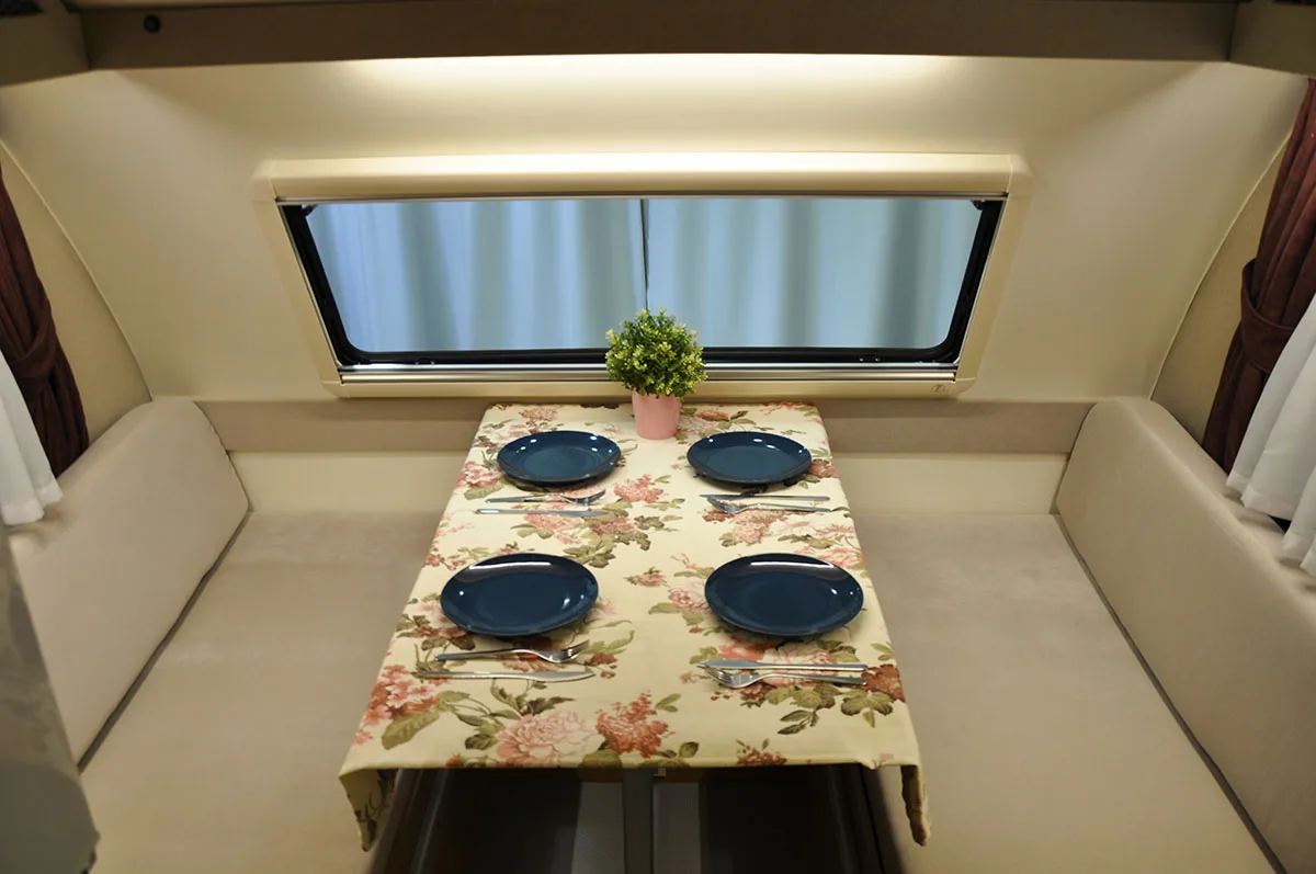 CARETTA UNCLE DELUXE CARAVAN FOR ALL YEAR STRONG AND HIGH QUALITY WITH LED LAMBS