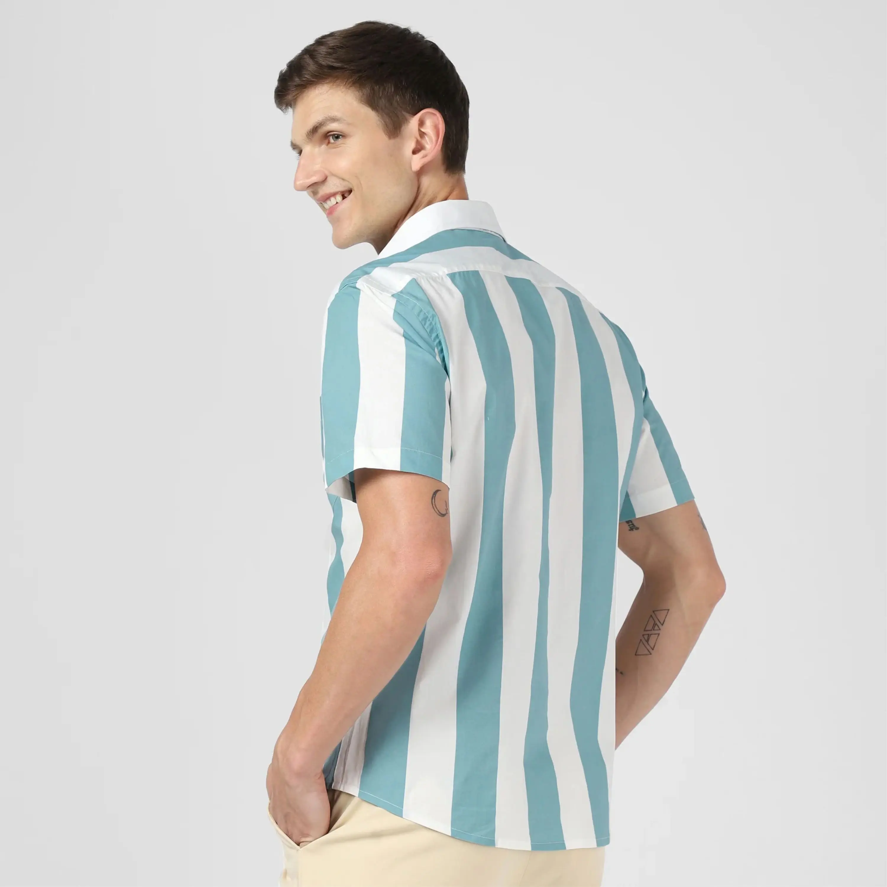 Stylish Hawaiian Floral Beach Shirt for Men - Quick-Drying Fabric, Ideal for Poolside Events and Tropical Getaways