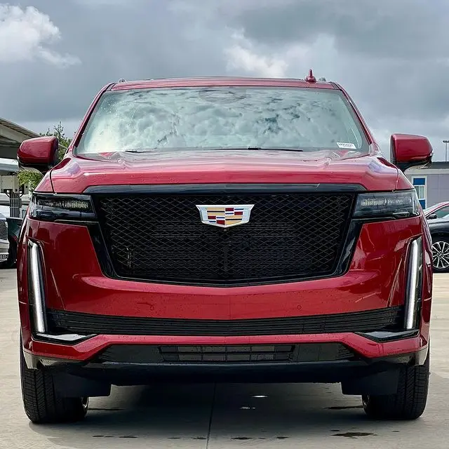 Аккуратно использованный 2024 Cadilac Escalade Sport