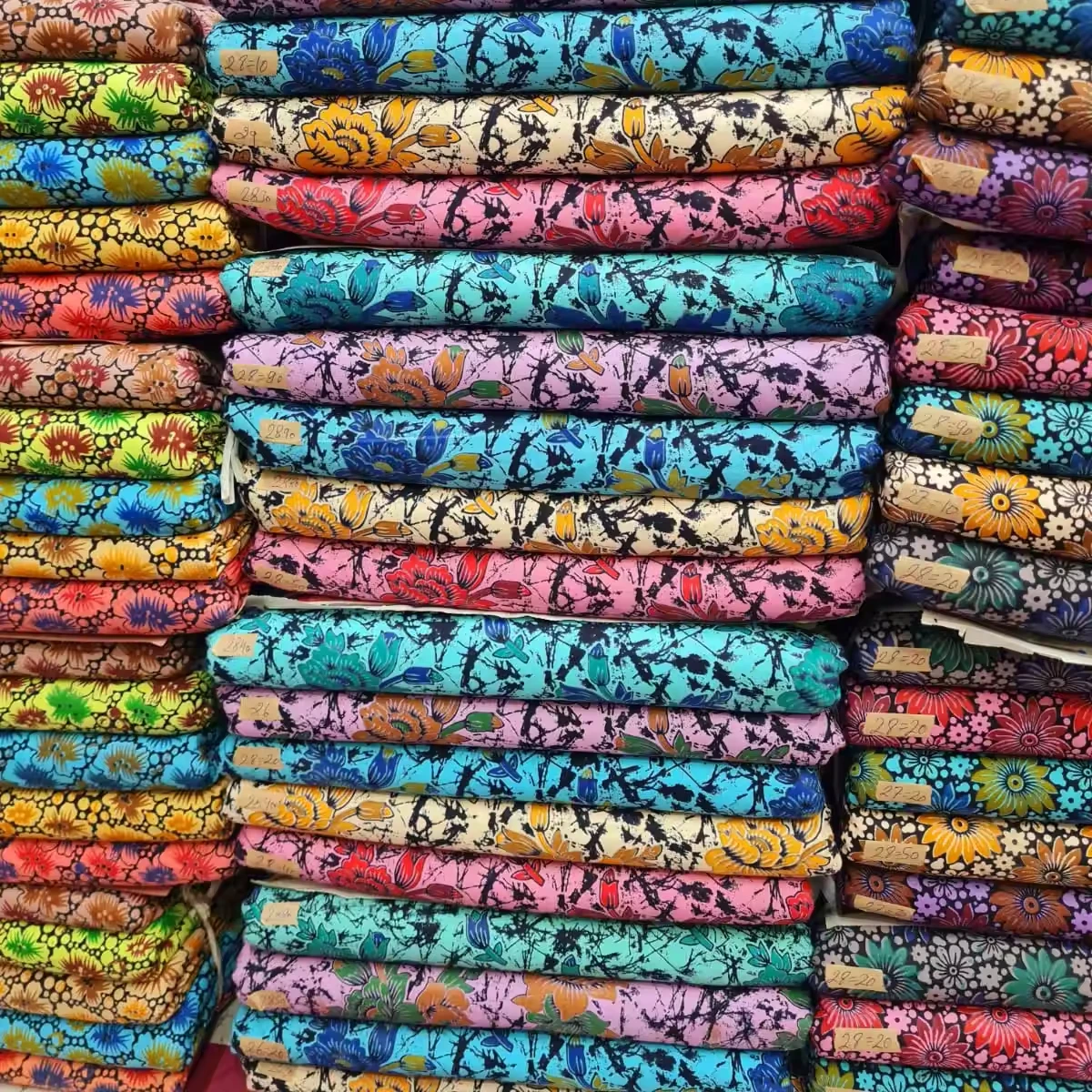 Indian Hand Block Floral Printed Pattern Cotton Lungi Fabric Best Selling Colorful Clothes Dresses Fabric for Girls and Women