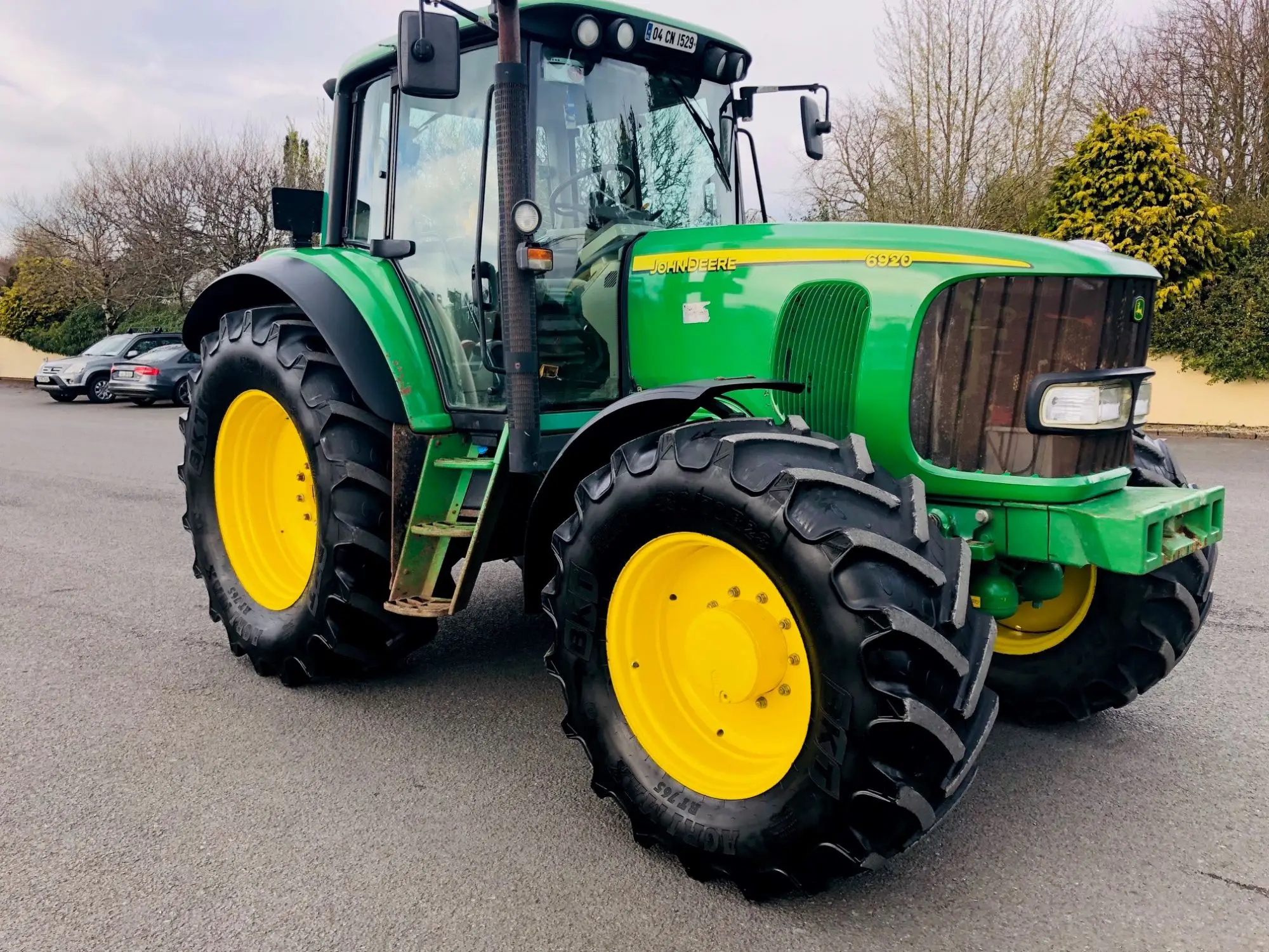 Strong John deer used tractors with good engines with spare parts ready