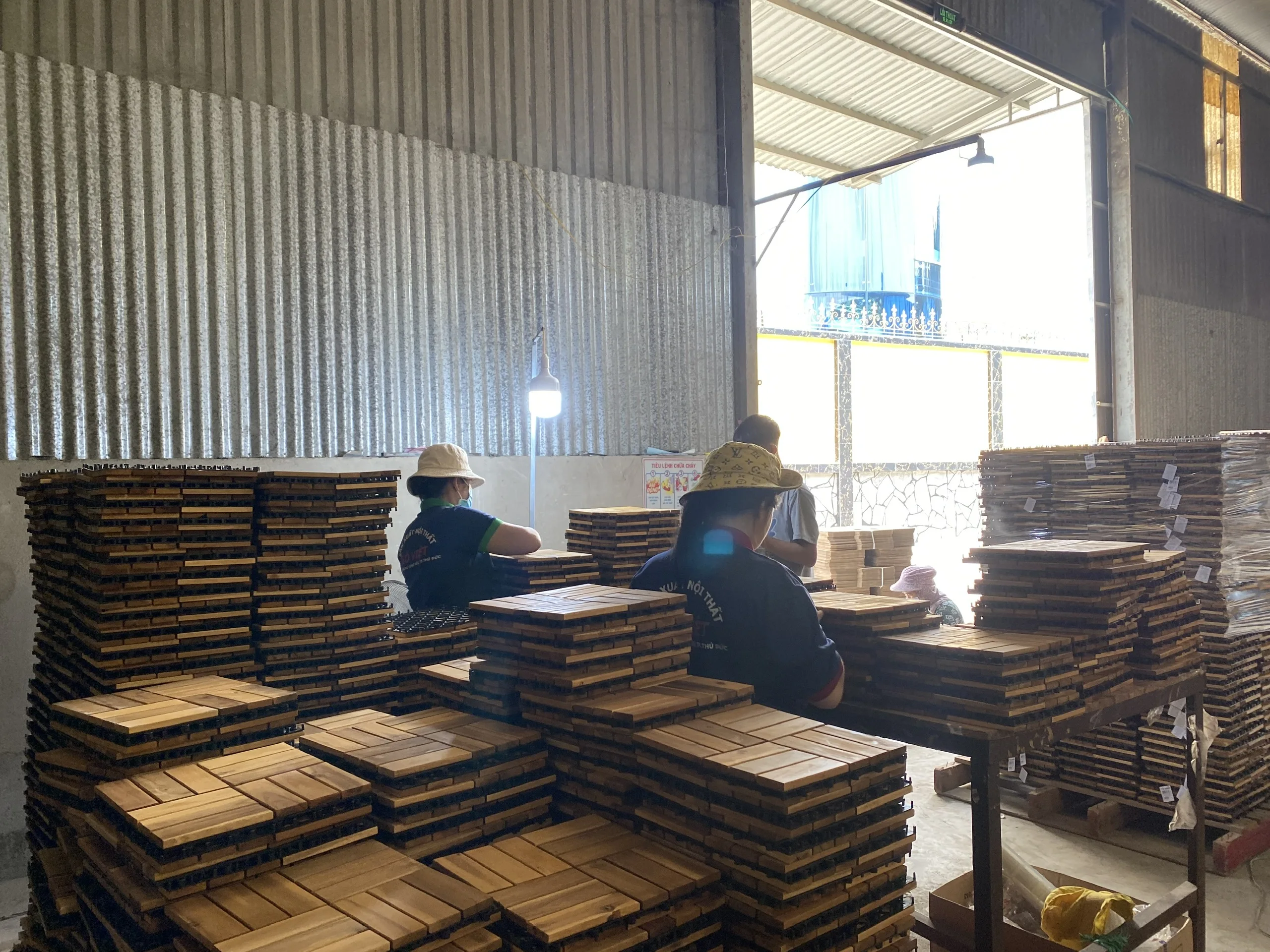 Best Seller 2023 High quality garden floor tiles acacia wood deck tiles interlocking wooden flooring pathway