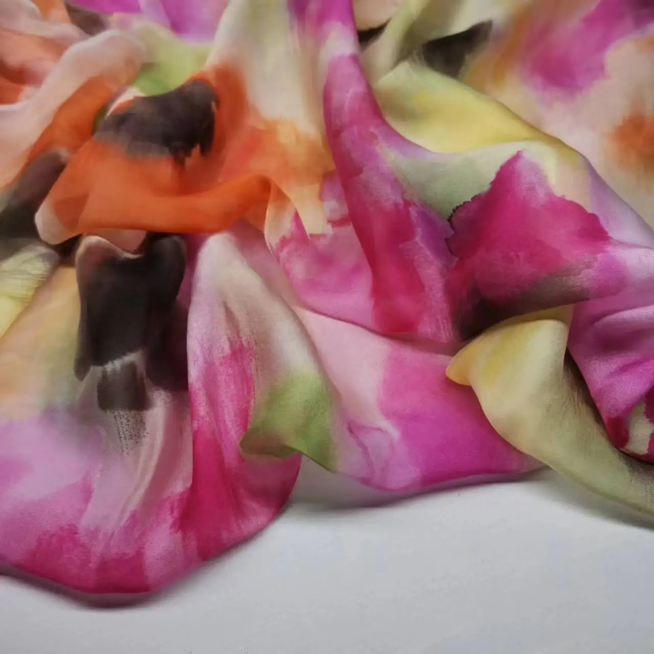 China Manufacture  90 colors Goods 6/8/10/12MM 100% Mulberry Silk chiffon printing Fabric in stock