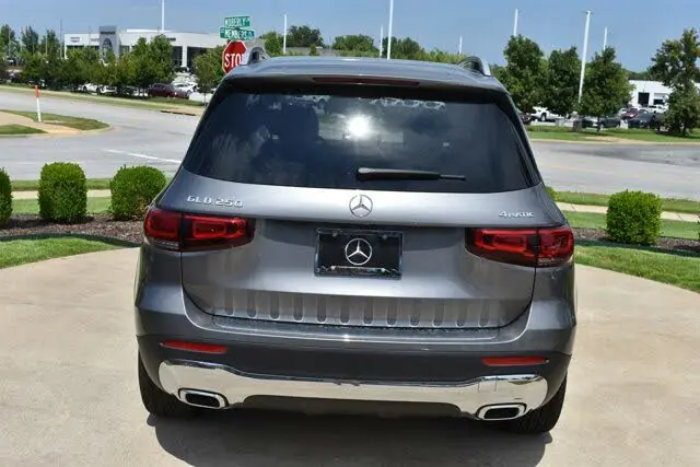 Удивительный Подержанный 2023 Mer-c e-d-e-s-B-e-n-z GLB 250 4MATIC с малым пробегом и доступной ценой в застрявшем готовом к отправке