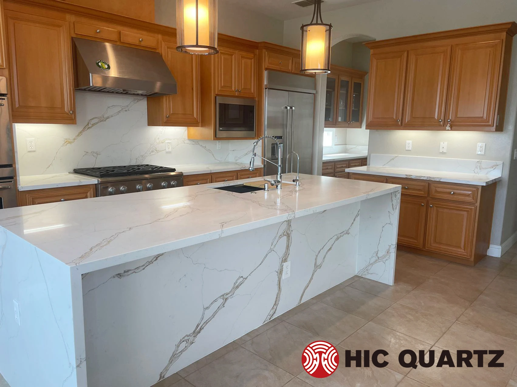 Gold Veins Engineered Quartz Stone Marble Style for Kitchen Countertops Floor Tile Vanity Kitchen Island Wholesale Price Slab